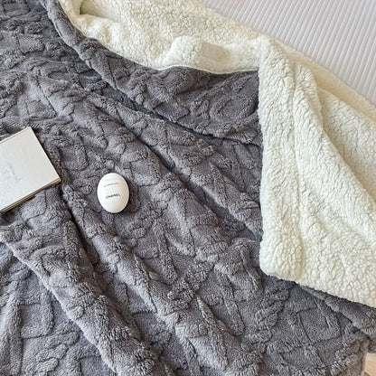 CozyLuxe Reversible Fleece Blanket – Soft Warmth, Timeless Style