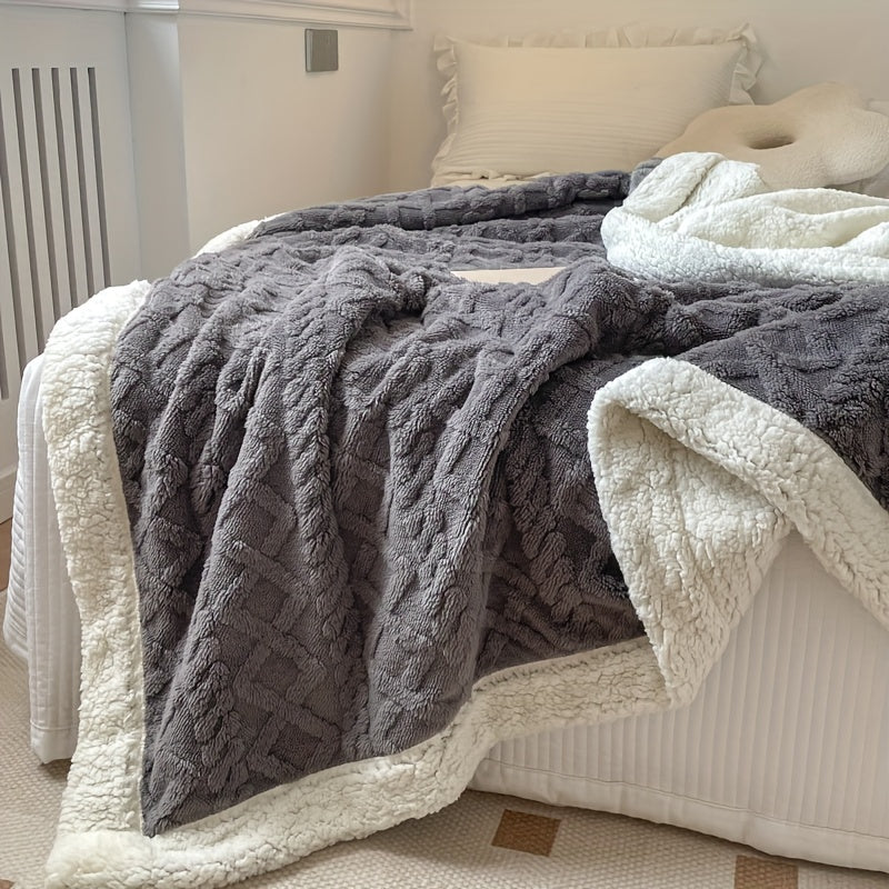 CozyLuxe Reversible Fleece Blanket – Soft Warmth, Timeless Style