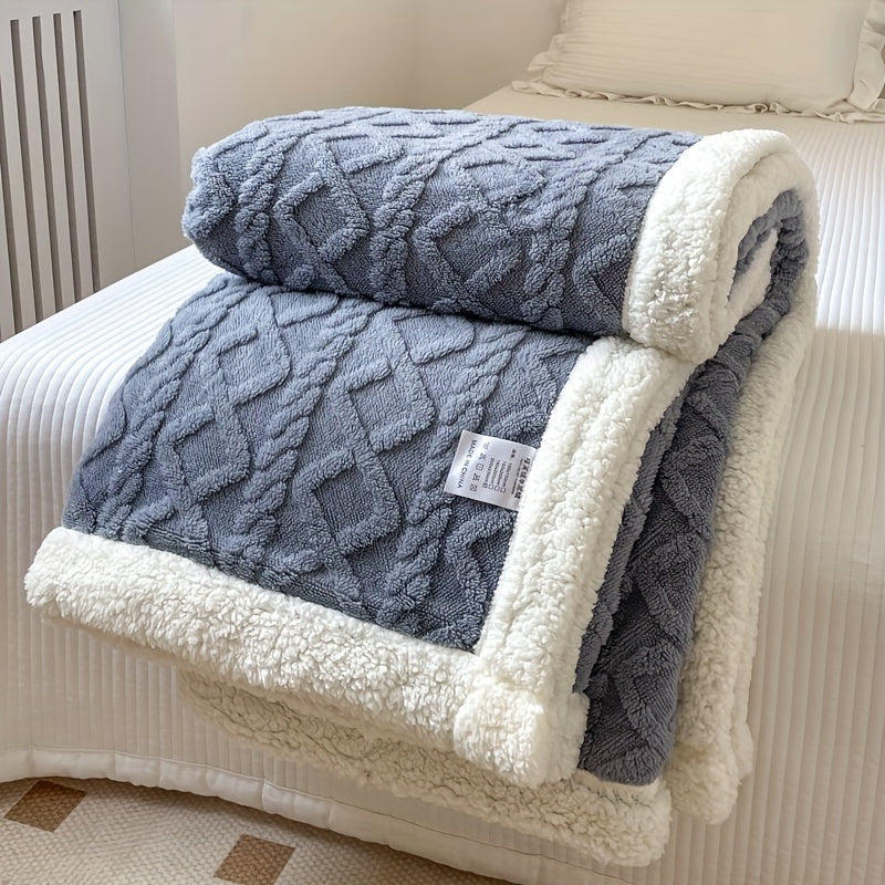 CozyLuxe Reversible Fleece Blanket – Soft Warmth, Timeless Style